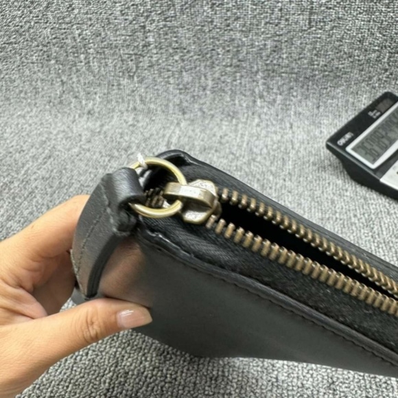100% Authentic Gucci Leather Wallet - Picture 7 of 11